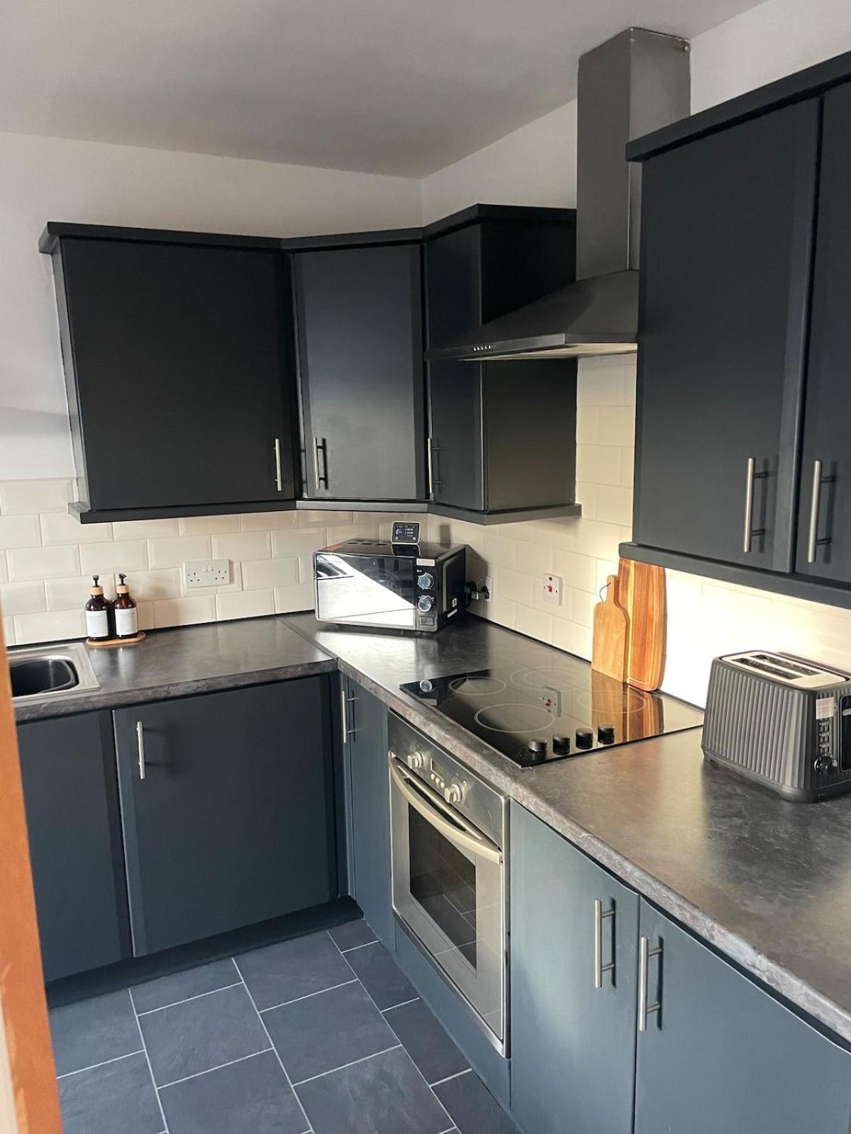 Apartment 5 Roslin Place *