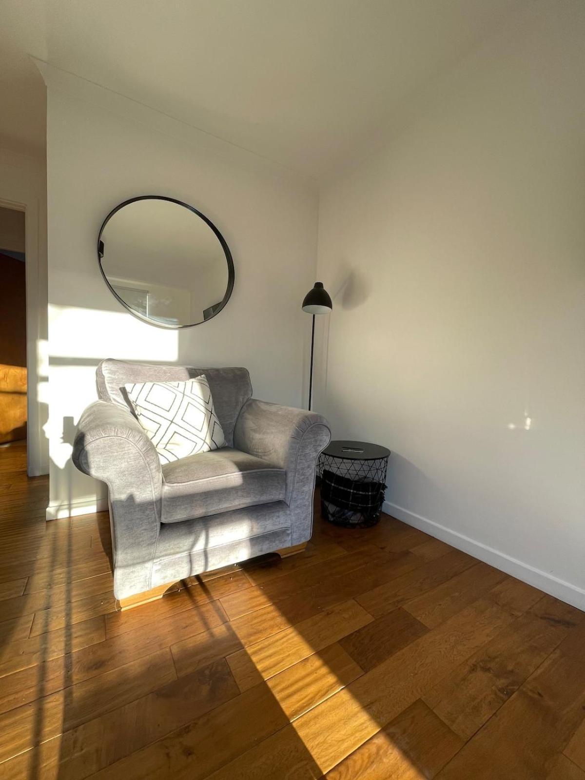 Apartment 5 Roslin Place *